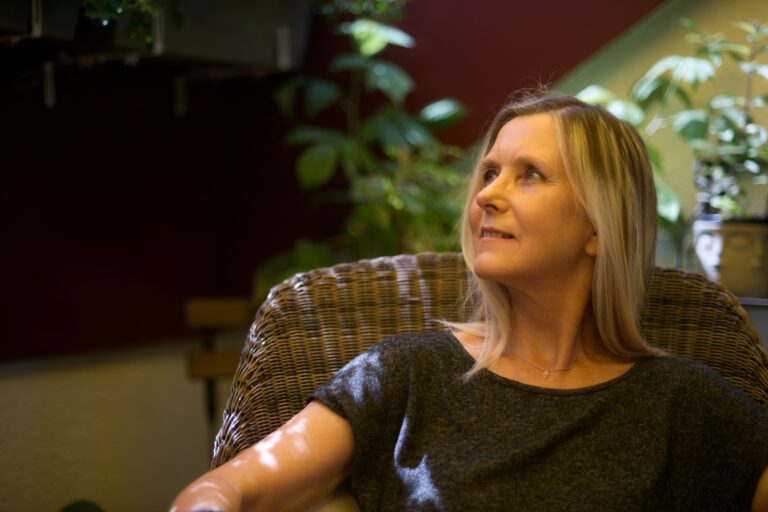 Trauma und Resilienz: Wege zur Stärkung der inneren KraftWie traumasensibles Coaching dabei helfen kann, Resilienz aufzubauen und wieder Vertrauen in sich selbst zu gewinnen.